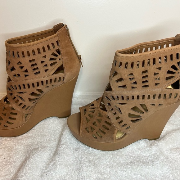 Gianni Bini wedge. Nude. Size 10M - Picture 2 of 7